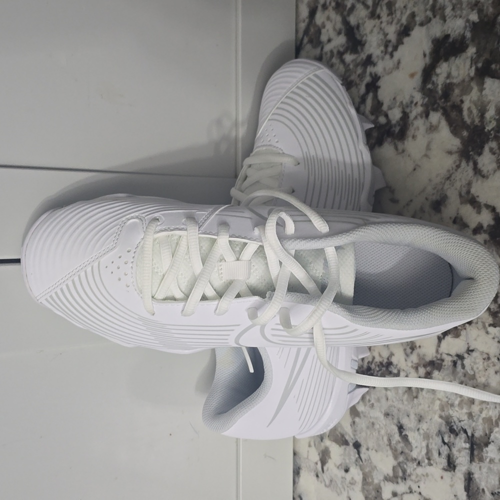 Nike All-White Softball Cleats 8.5 Never Worn - Picture 3 of 7